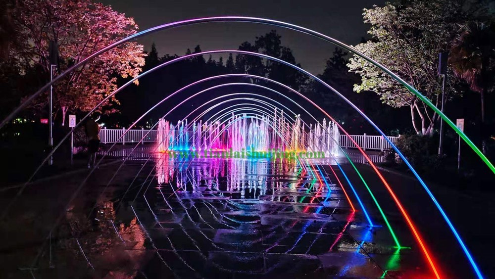 互动玻光喷泉：以设计创新打造吸引力核心，彰显喷泉公司专业实力
